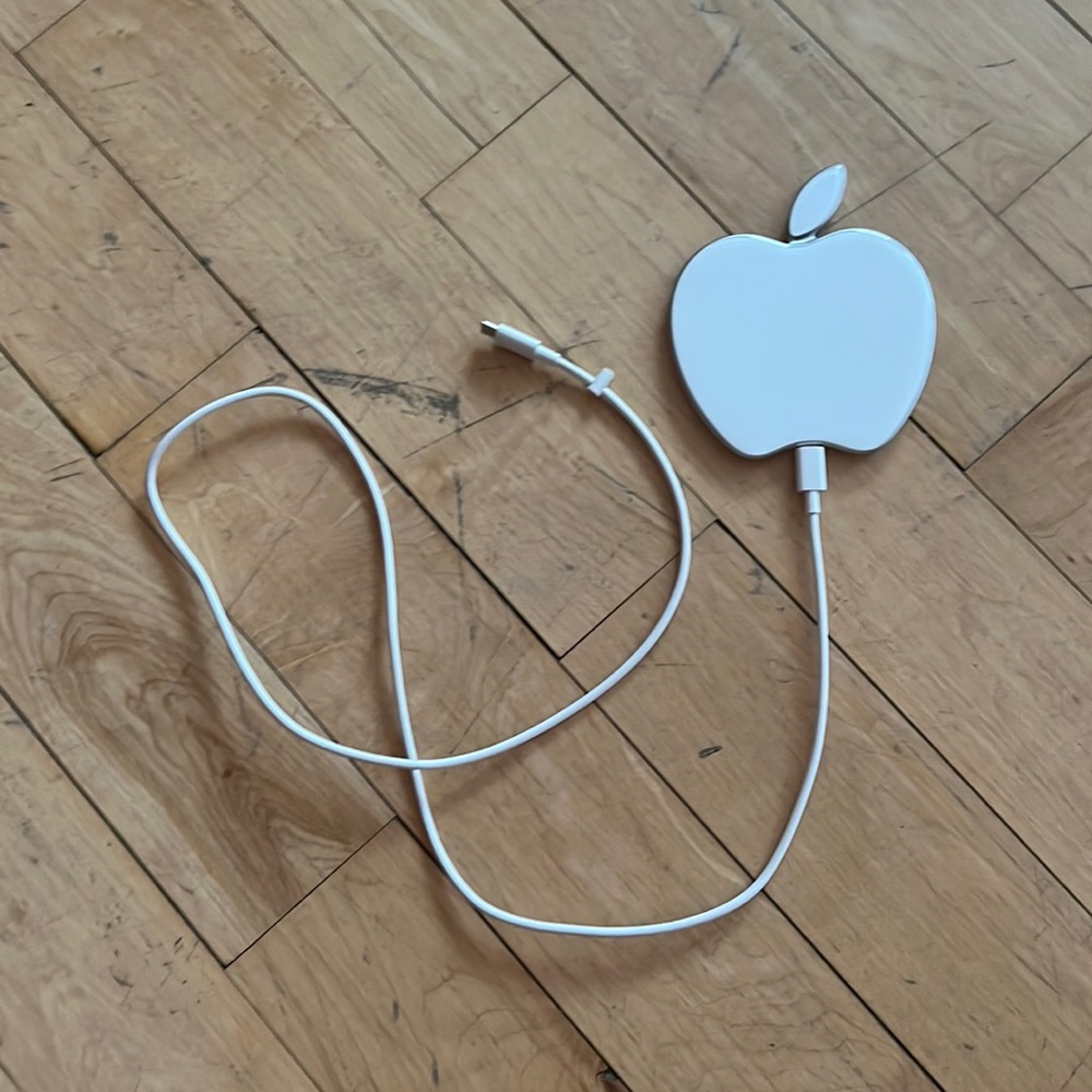 Apple Smart Wireless Charger